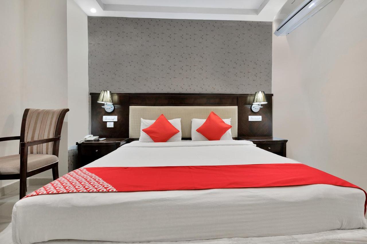 Hotel Capital O Rudra Grand Near Kondapur X Road Exteriér fotografie
