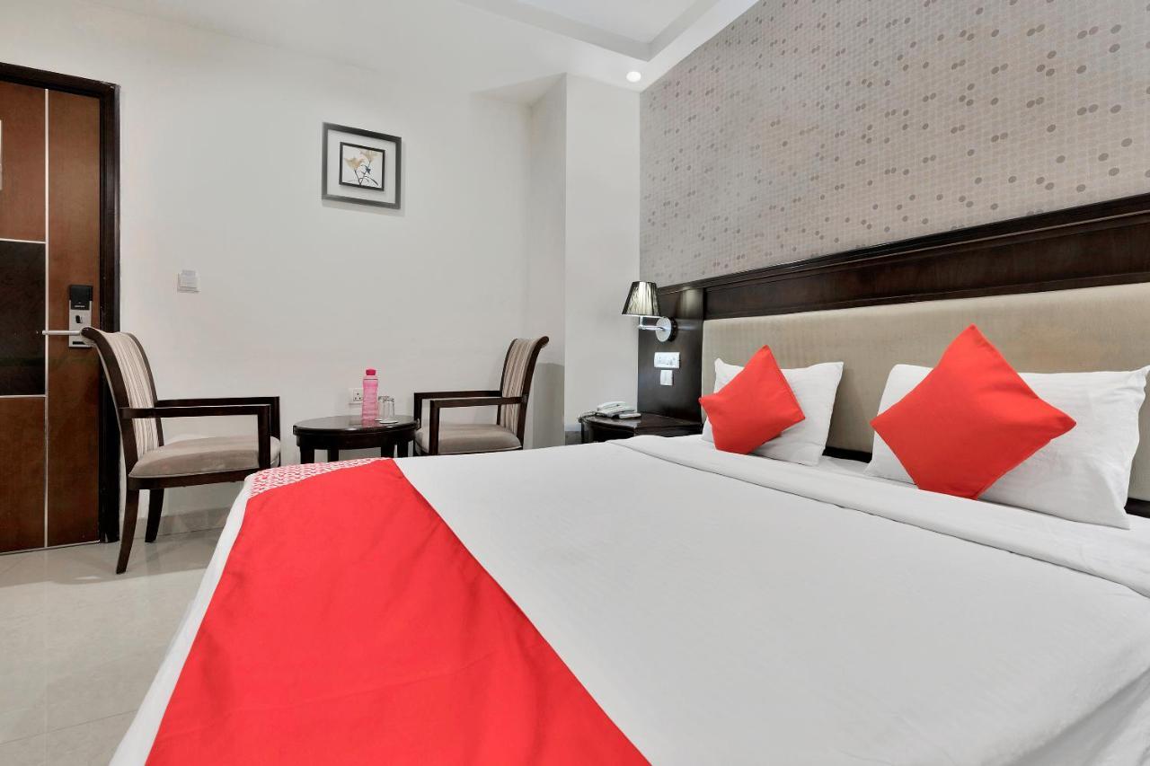 Hotel Capital O Rudra Grand Near Kondapur X Road Exteriér fotografie