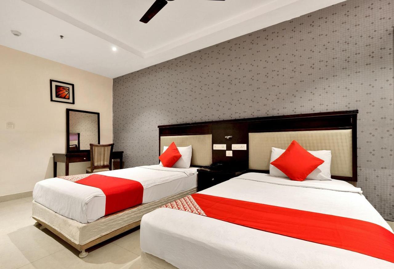 Hotel Capital O Rudra Grand Near Kondapur X Road Exteriér fotografie