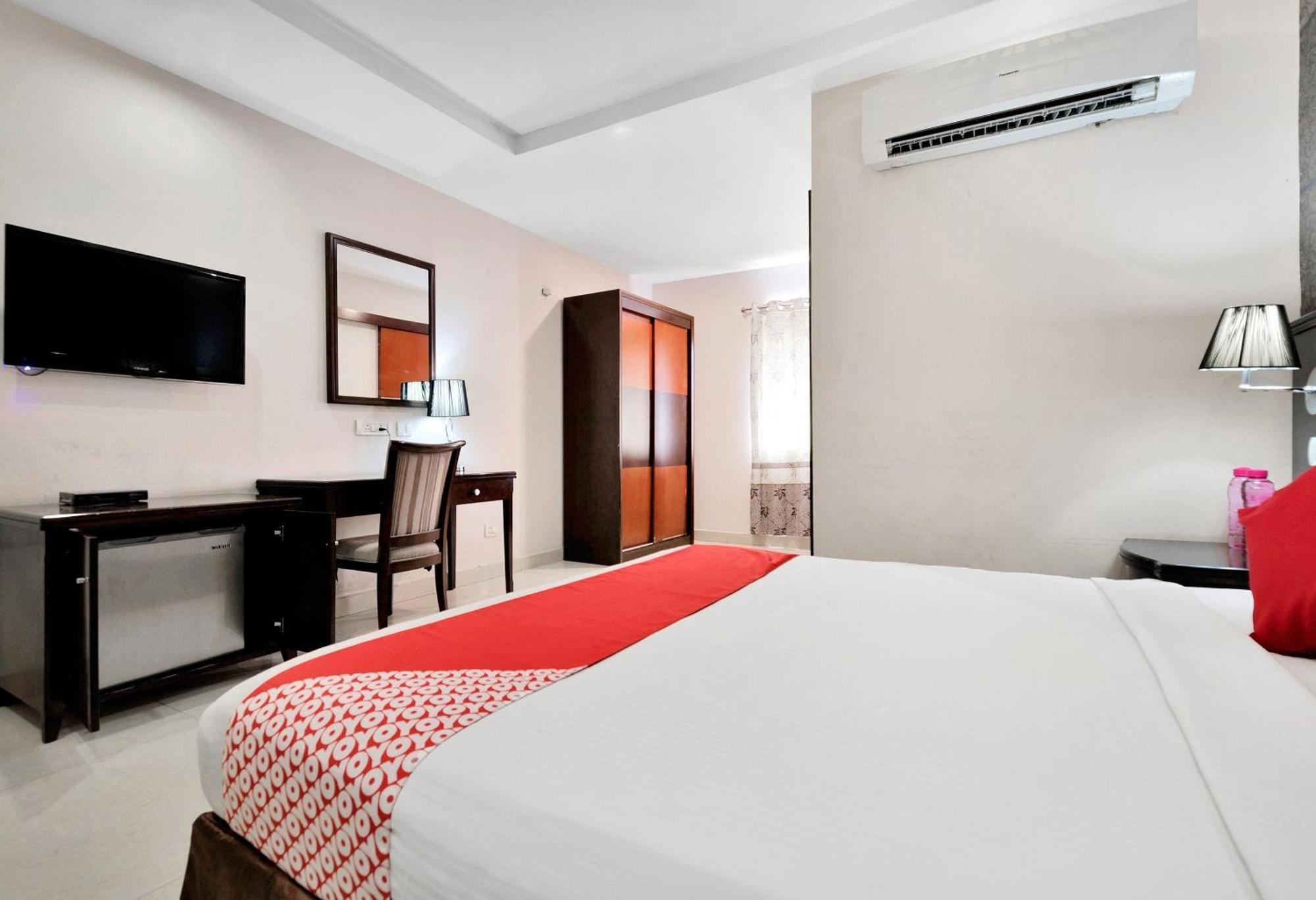 Hotel Capital O Rudra Grand Near Kondapur X Road Exteriér fotografie