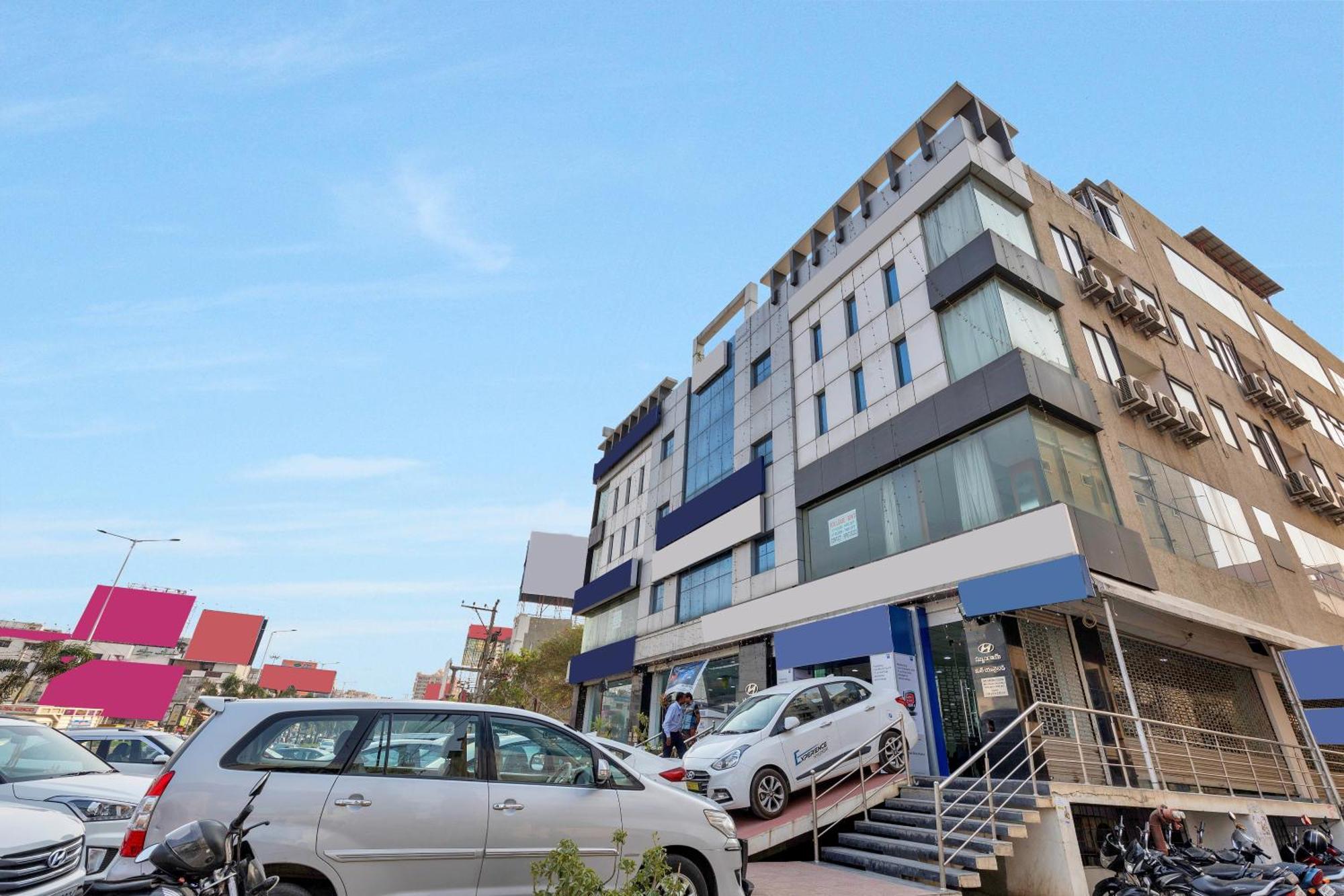 Hotel Capital O Rudra Grand Near Kondapur X Road Exteriér fotografie