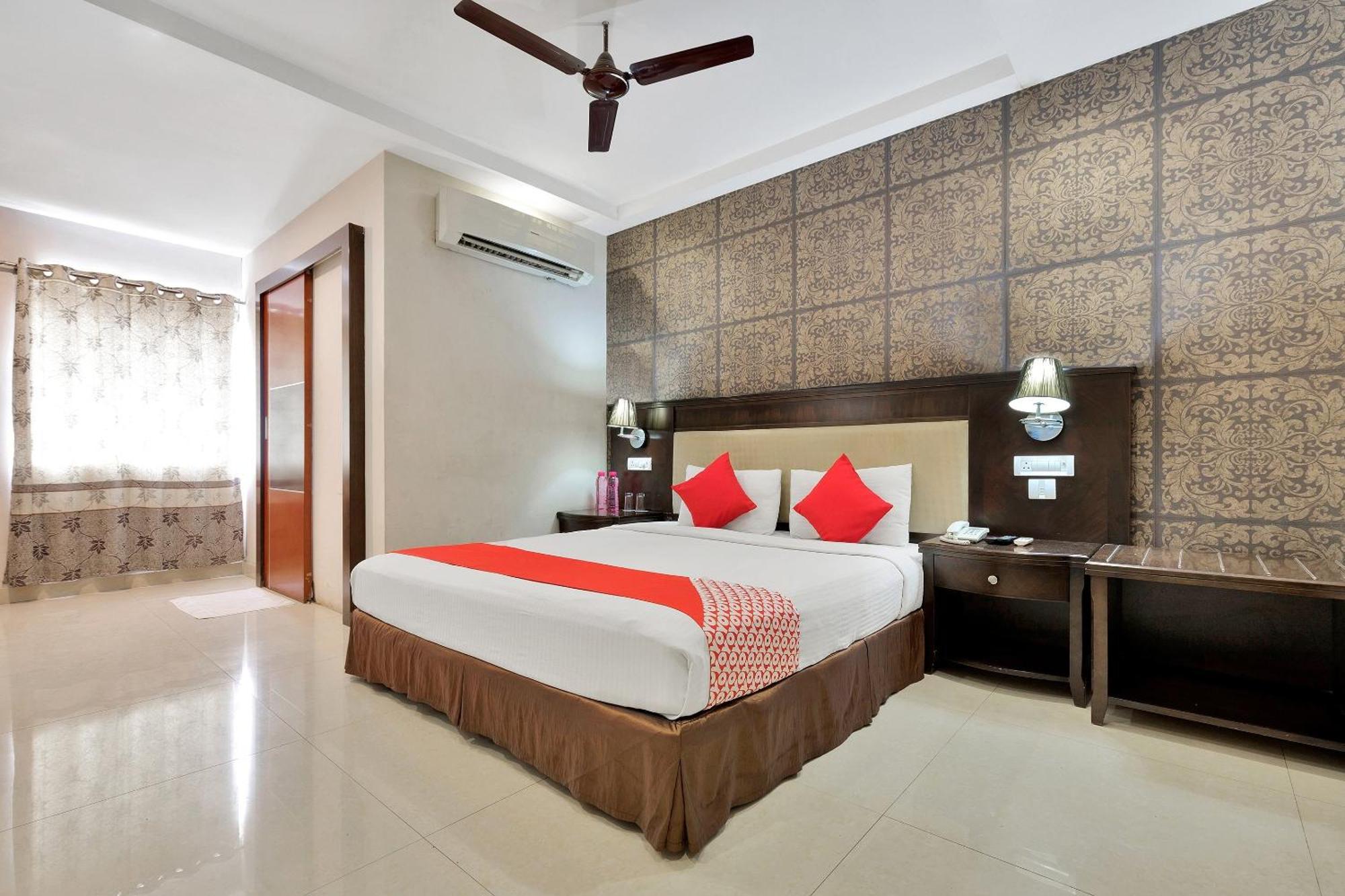 Hotel Capital O Rudra Grand Near Kondapur X Road Exteriér fotografie